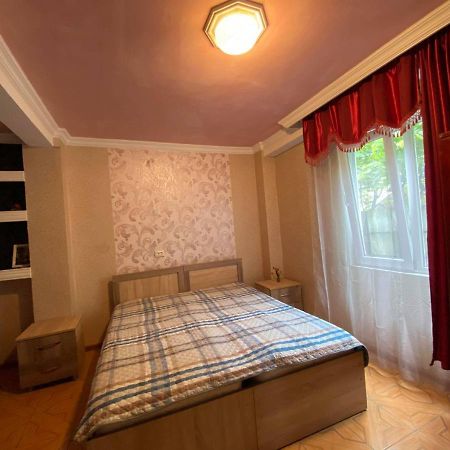 Anna Hostel Koboeleti Buitenkant foto