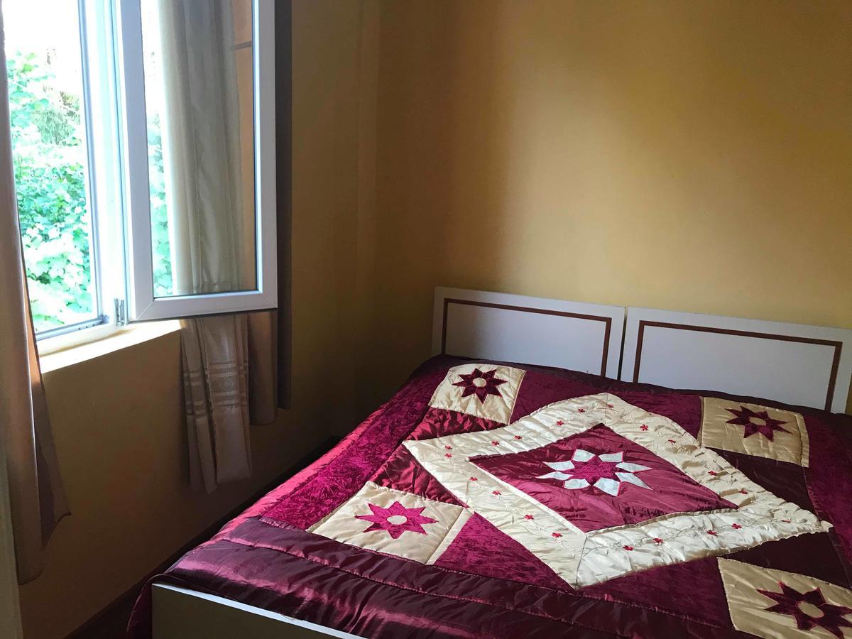Anna Hostel Koboeleti Buitenkant foto