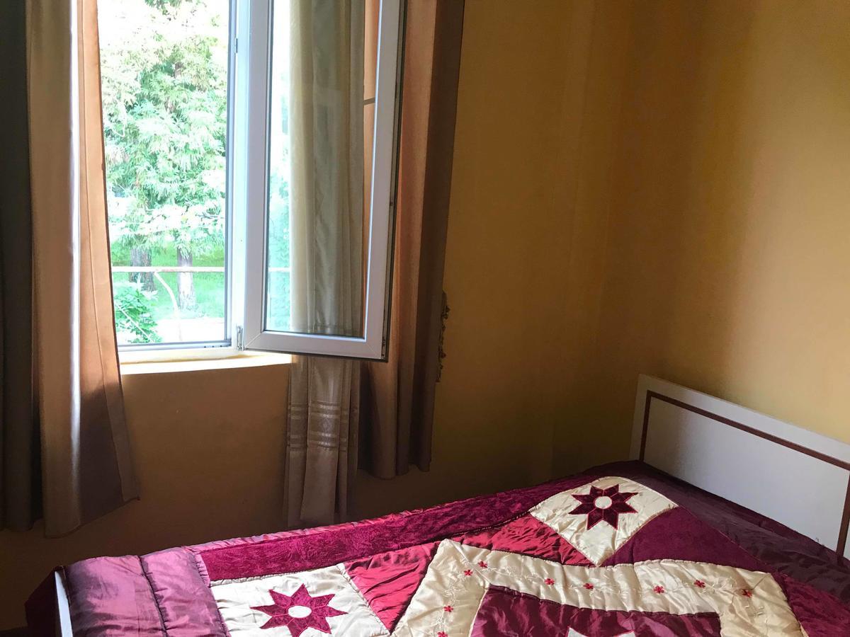 Anna Hostel Koboeleti Buitenkant foto