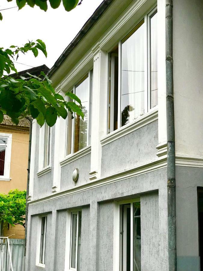 Anna Hostel Koboeleti Buitenkant foto